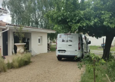 Entrée du laboratoire sous le porche