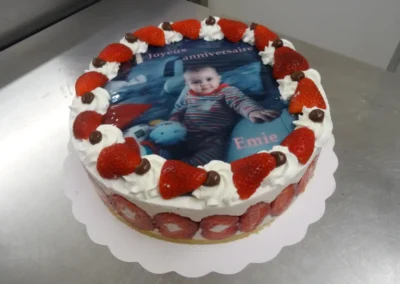 Fraisier 6 8 parts avec photo famille (2)