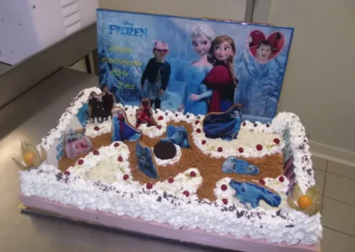 Bavarois fraise 20 24 parts thème reine des neiges