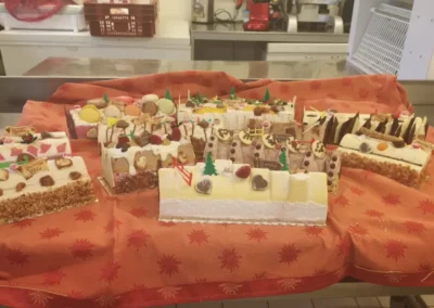 Farandole de bûches.