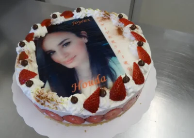 Fraisier 10 12 parts avec photo famille (3)