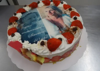 Fraisier 10 12 parts avec photo famille (4)