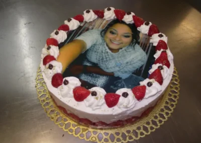 Fraisier 10 12 parts avec photo famille (5)