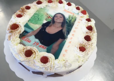 Fraisier 10 12 parts avec photo famille. (2)