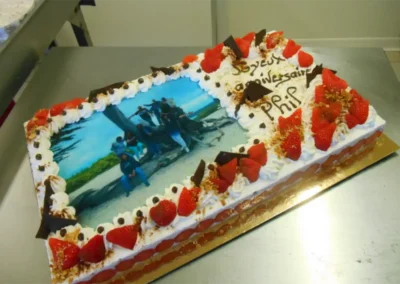 Fraisier 20 24 parts avec photo famille.