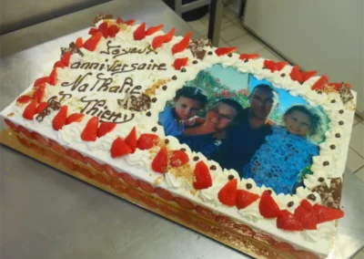 Fraisier 20 24 parts avec photo famille..