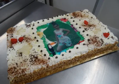 Le royal poire chocolat 20 24 parts avec photo famille (2)