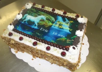 Mille feuille classique 10 12 parts avec photo d'une licorne