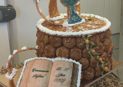Pièce montée 1 étage avec calice et bible
