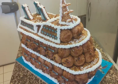 Pièce montée bateau de croisière