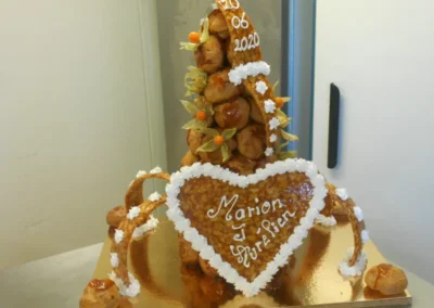 Pièce montée choux et nougatine en cône