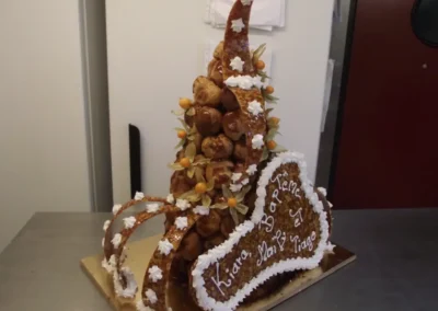 Pièce montée choux et nougatine en cône (3)