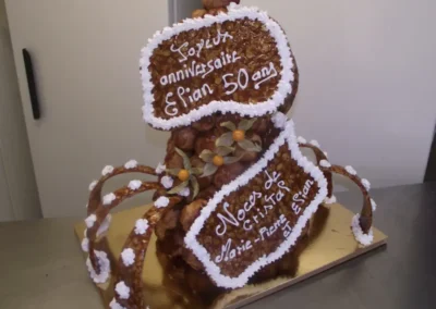 Pièce montée choux et nougatine en cône. (2)