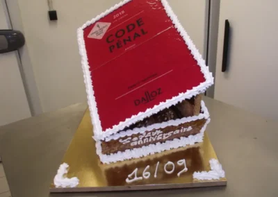 Pièce montée choux et nougatine en livre