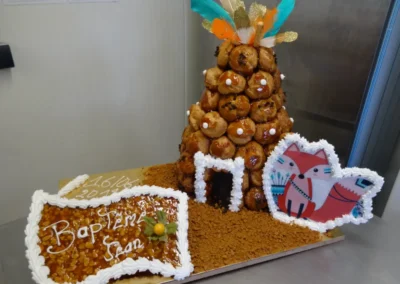 Pièce montée choux et nougatine en tipi avec photo