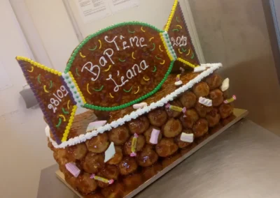 Pièce montée en coeur thème gros bonbon