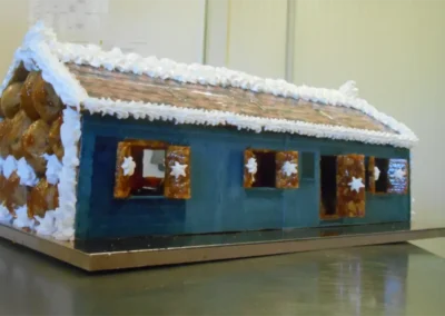 Pièce montée en maison.
