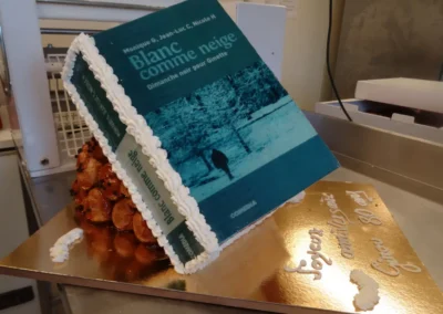 Pièce montée thème livre personnalisé