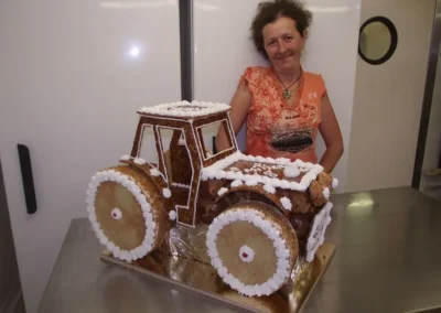 Pièce montée tracteur en choux et nougatine