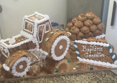 Pièce montée tracteur et sa remorque.