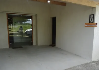 Porte d'entrée et bureau