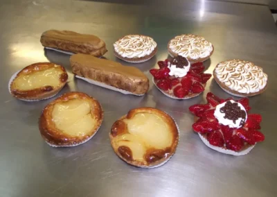 Tartelettes fraises, citron, amandines et éclair café