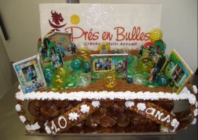 Piece montee pour la creche pres en bulles